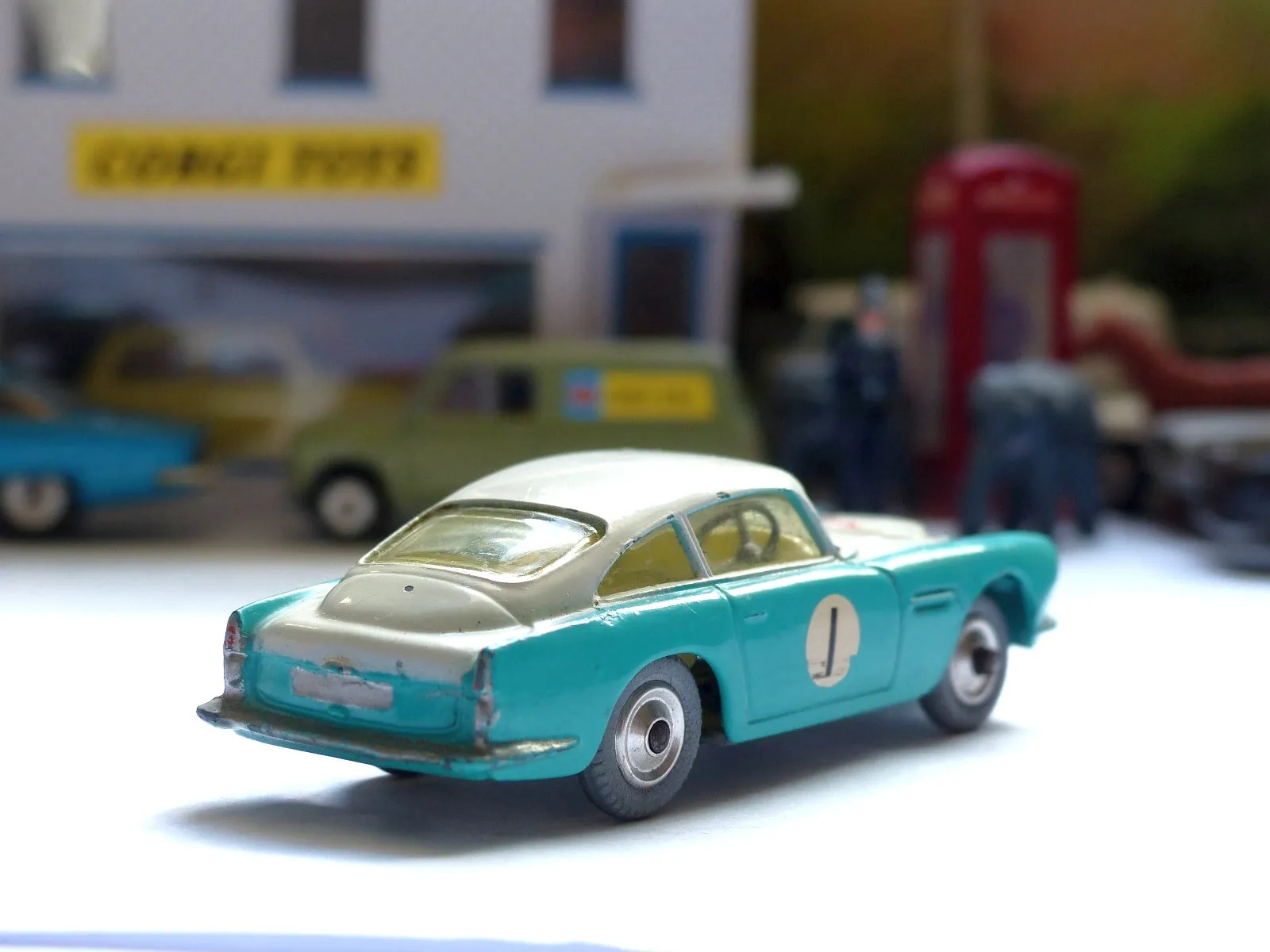 309 Aston Martin DB4 Competition