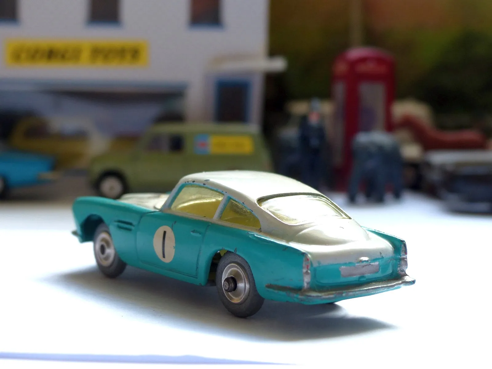 309 Aston Martin DB4 Competition