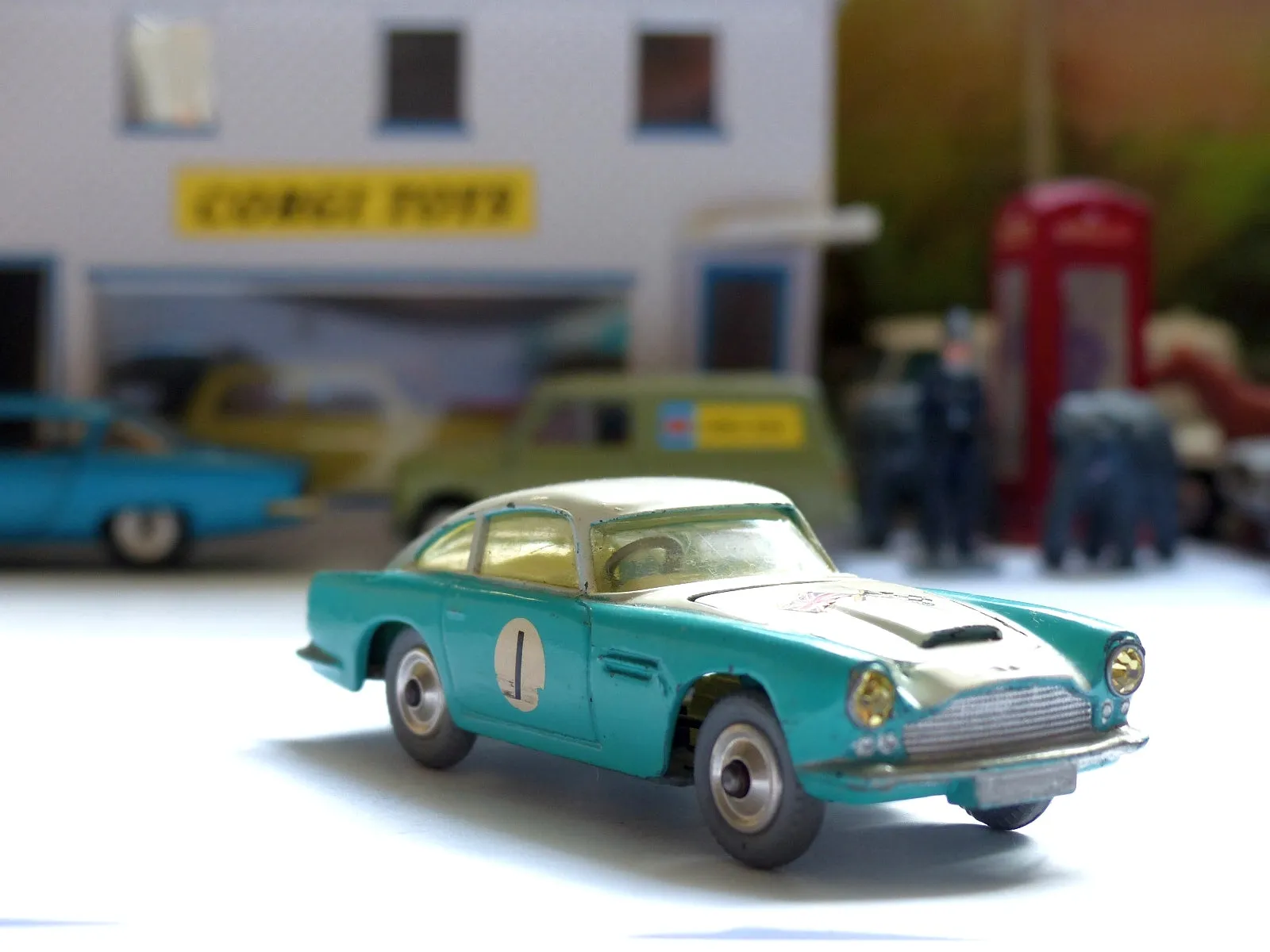 309 Aston Martin DB4 Competition