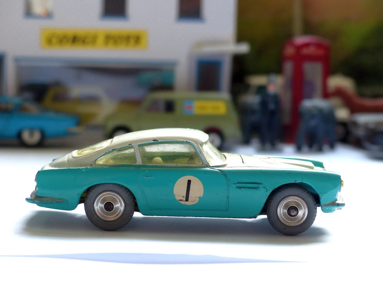 309 Aston Martin DB4 Competition