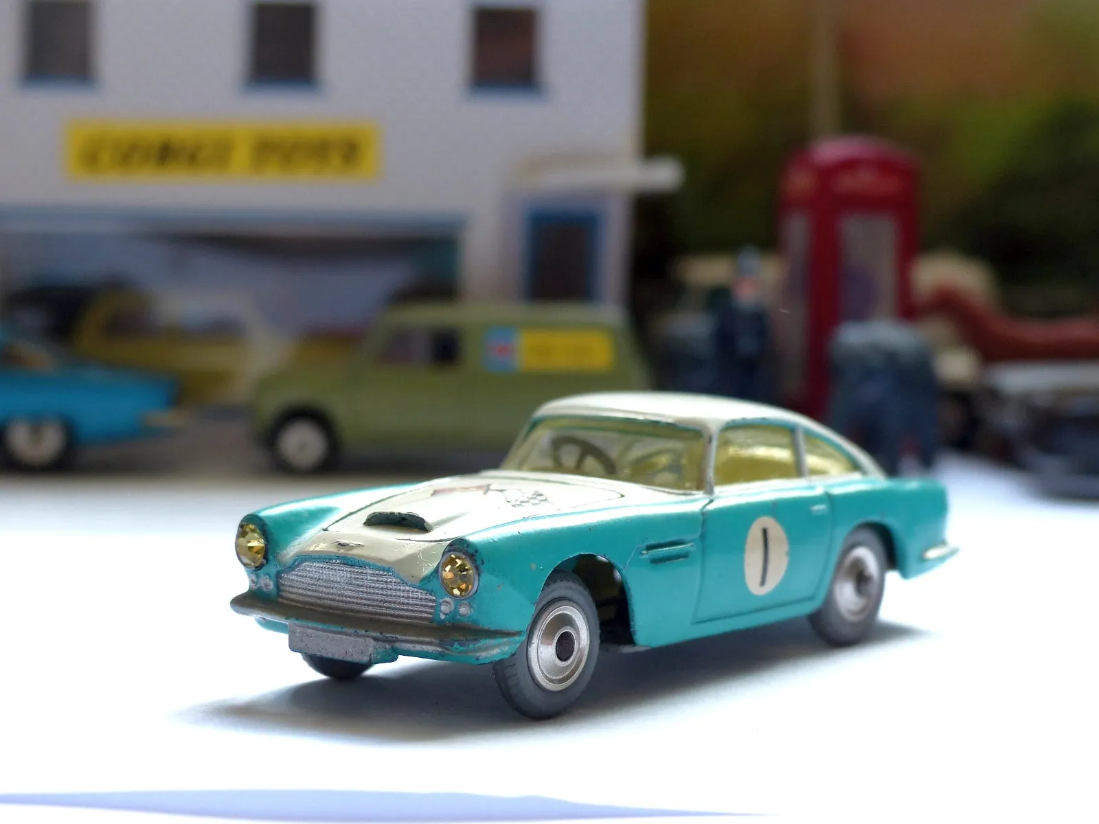 309 Aston Martin DB4 Competition